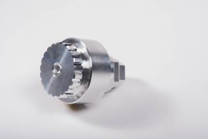 Das Bild zeigt ein Drehteil: Riemenscheibe aus  Aluminium